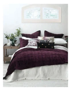 Meeka Coverlet Set In Port