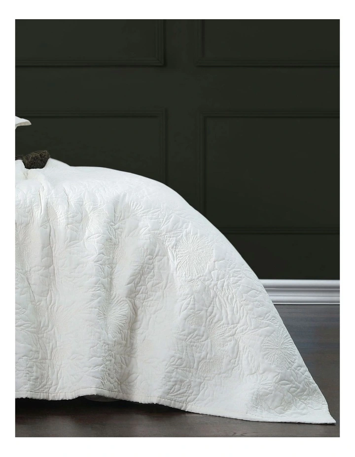 Lourdes Bed Cover Set In Ivory 4 Lourdes Bed Cover Set In Ivory - Image 2