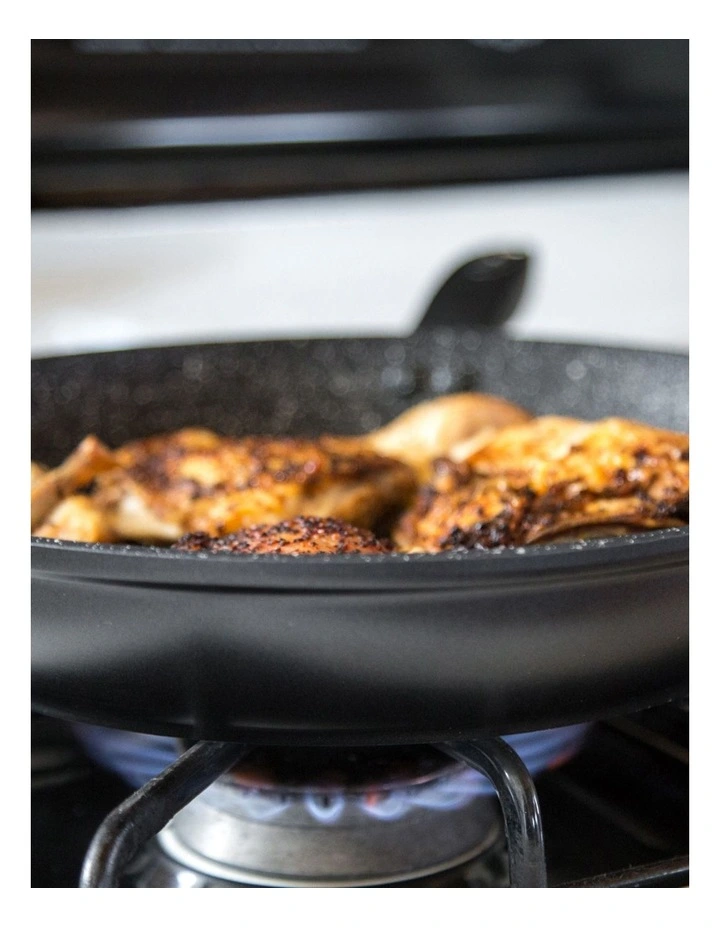 Zyliss Ultimate Forged Frying Pan 28cm In Black 5 Zyliss Ultimate Forged Frying Pan 28cm In Black - Image 3